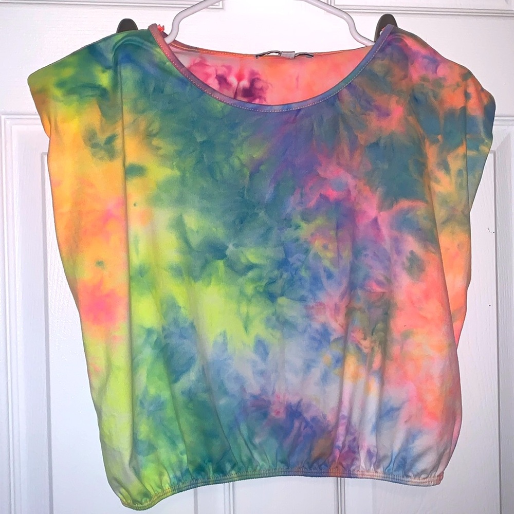 Tie dye crop top muscle shirt with shoulder pads